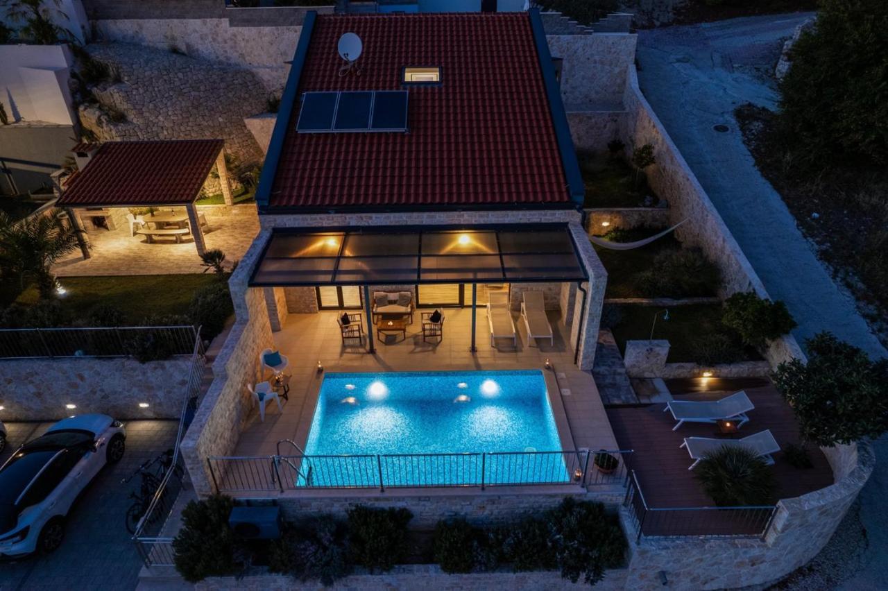 Villa Oslo - Luxury Place With Sea Views & Heated Pool, 300M Far From Sandy Beach Omiš Exterior foto